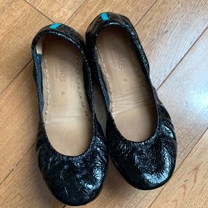 Beautiful Black Obsidian Sz 6 Tieks.